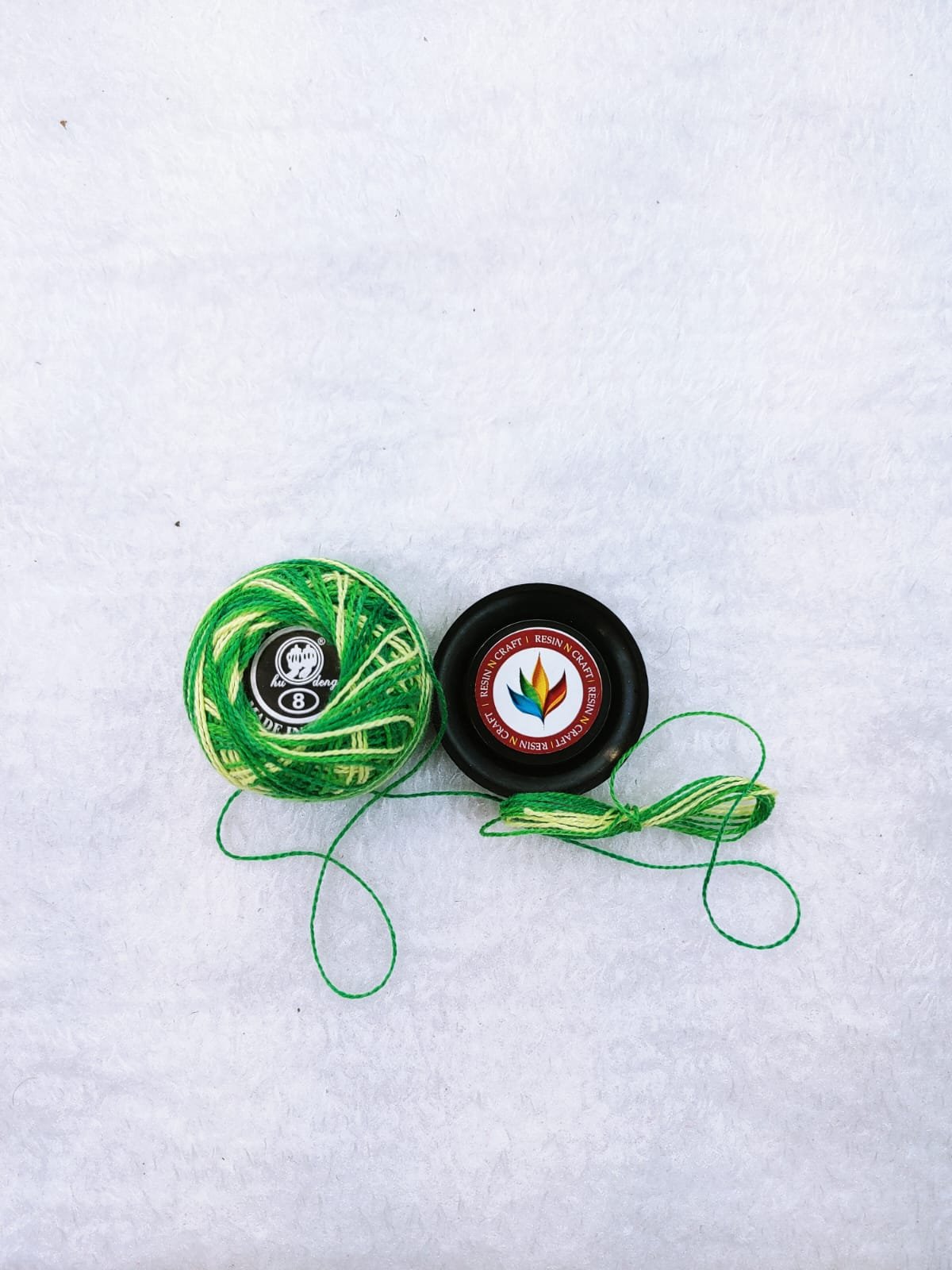 EMBROIDERY THREAD - BRIGHT GREEN & WHITE