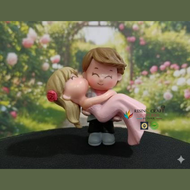 Love Lift Couple Miniature