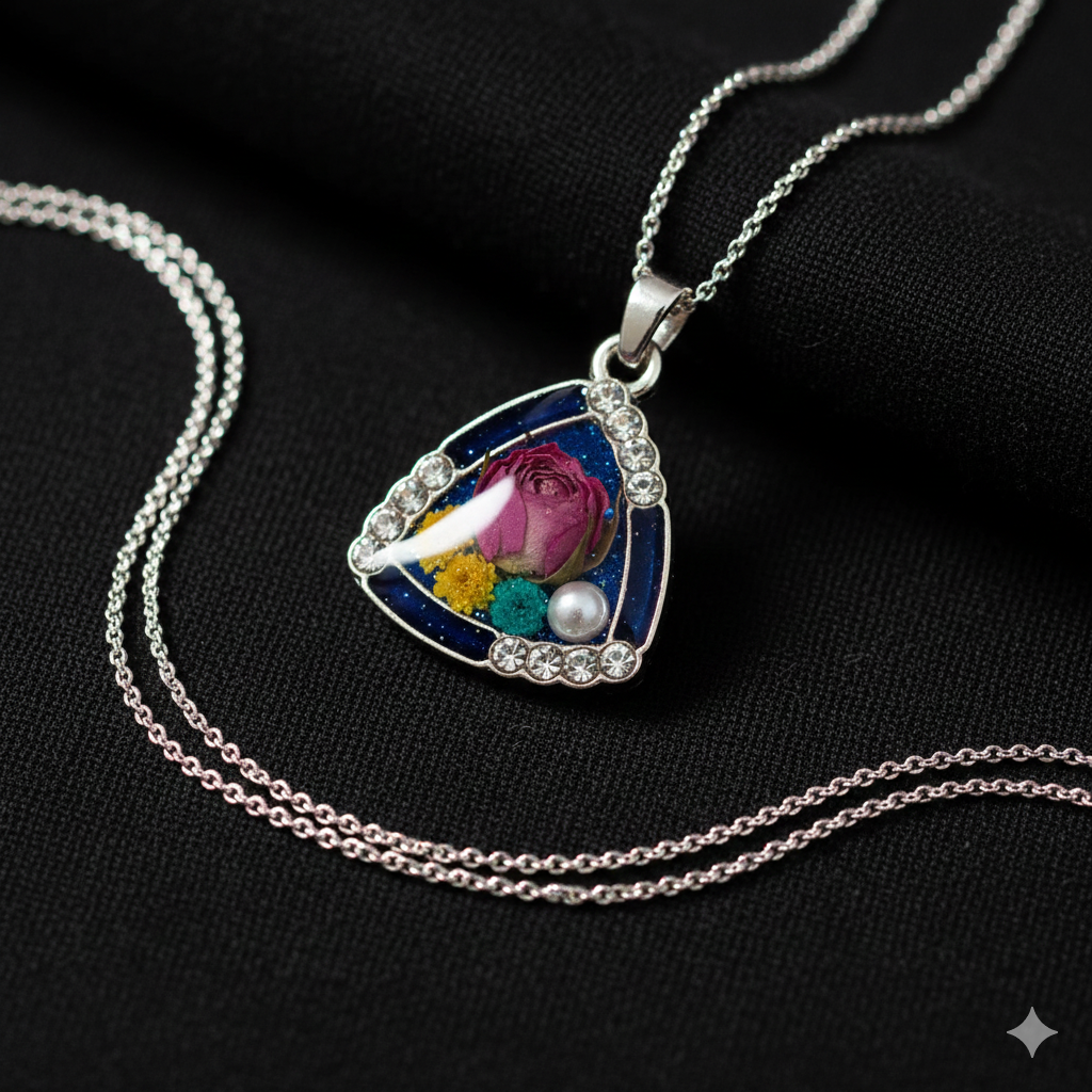 5Pcs Triangle Shape Charm Bezels With Black Enamel. (RBZ306) (SILVER)