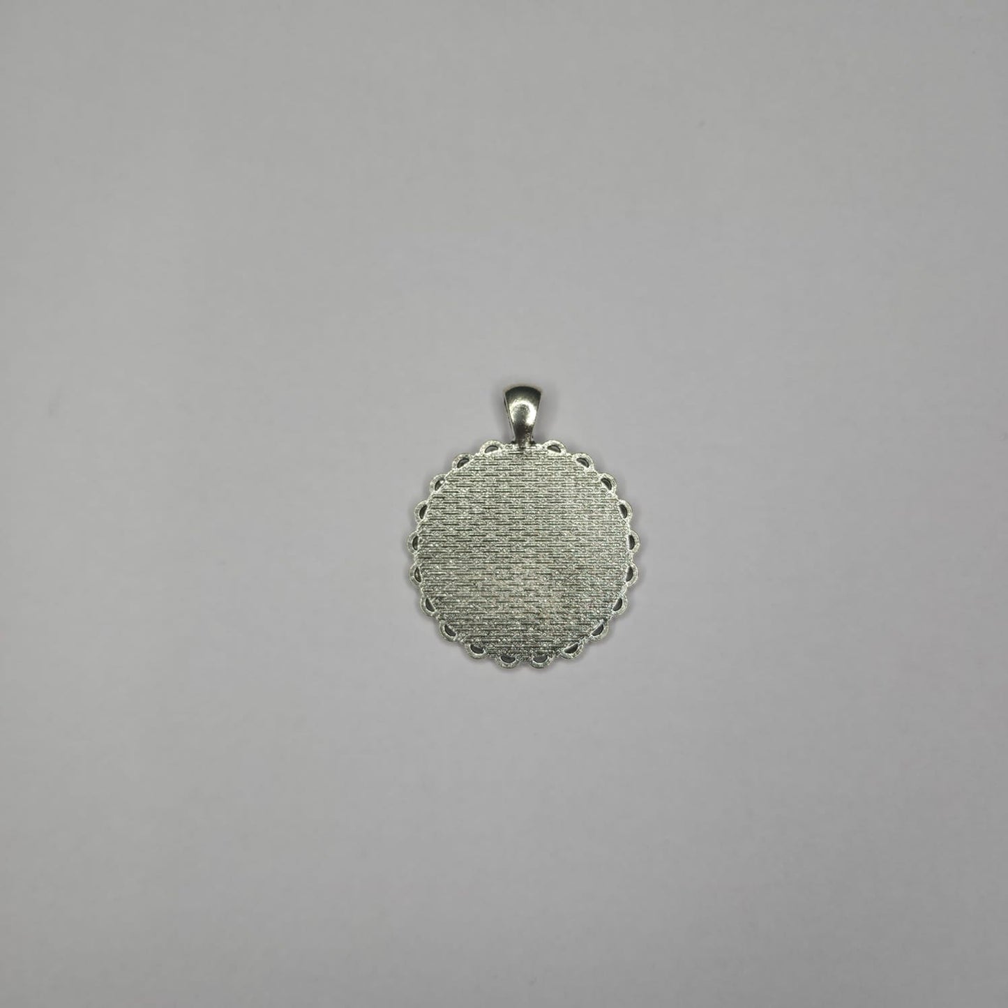 Classic Round Silver Vintage Bezel- B54