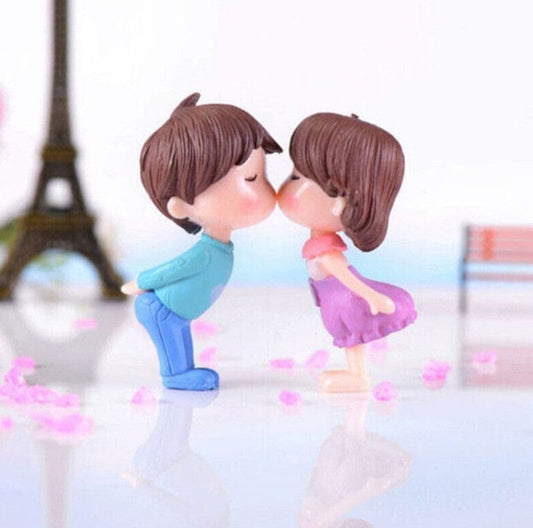 KISSING COUPLE - B1 MINIATURE