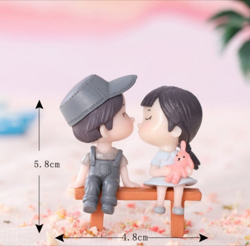 KISSING COUPLE - B1 MINIATURE