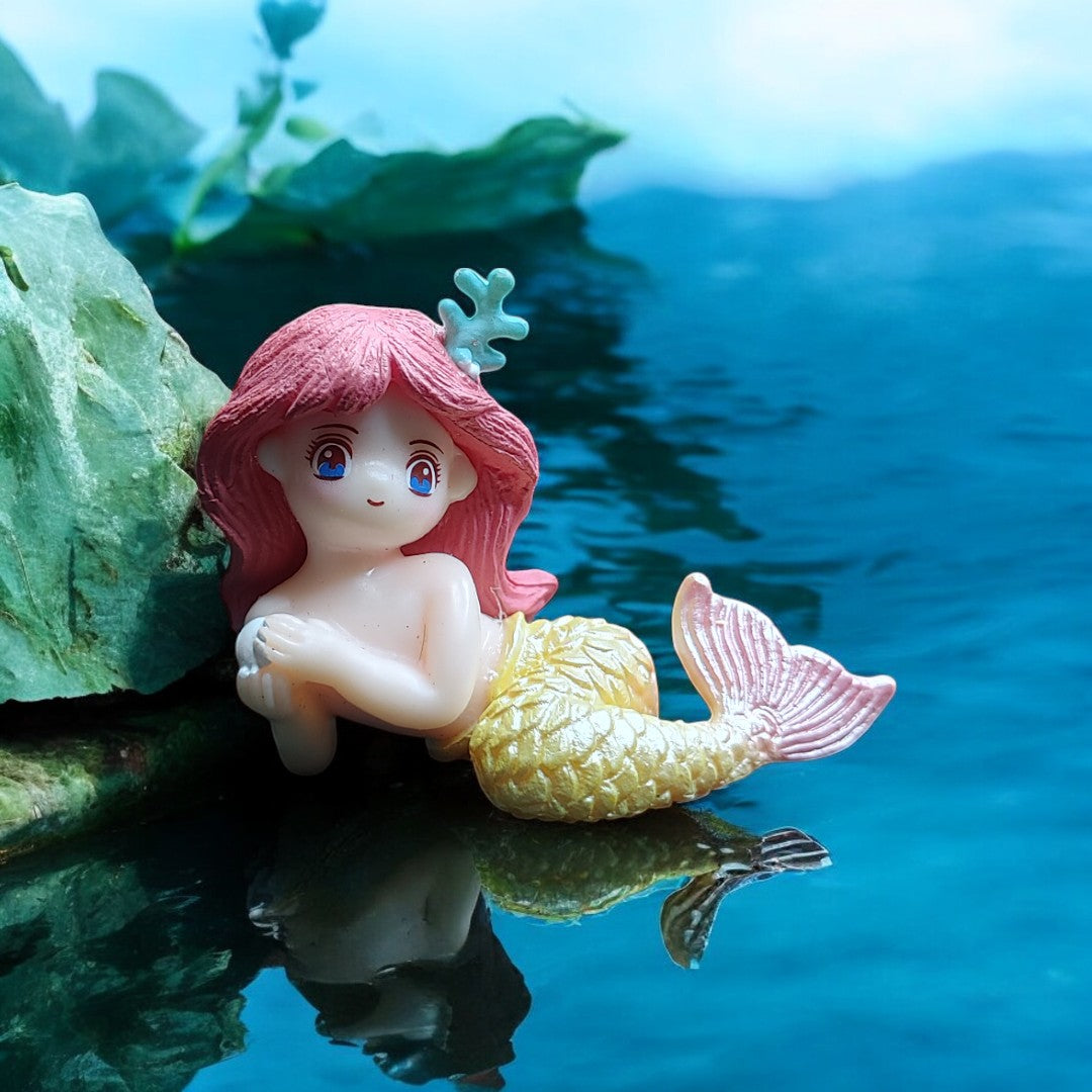 1480312 Golden Mermaid Miniature