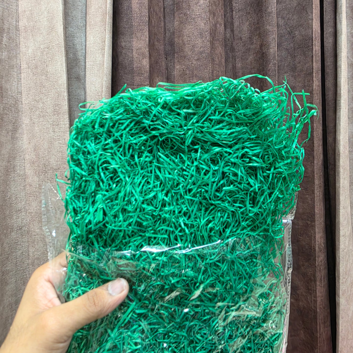 Crinkle Cut Paper Shreds For Packing – Emerald Green (40 Grams)