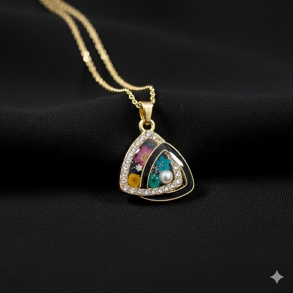 5Pcs Interlinked Triangle Charm Bezels With Black Enamel. (RBZ296) (GOLD)