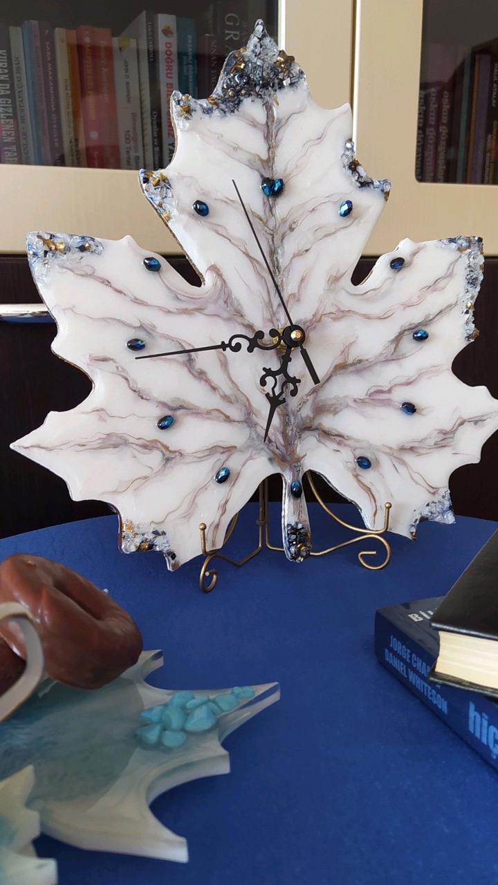 Maple Leaf MDF Clock Base – 18 x 18 Inch (8mm Thick)